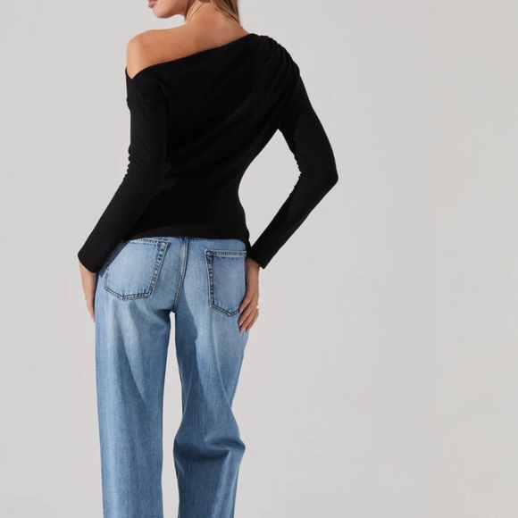 ASTR the label Asymmetrical Off Shoulder Tie Knit Top - Picture 4 of 4